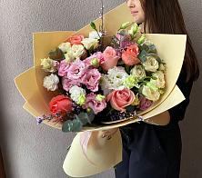 Букет цветов из:  Розы, Лизиантусы и Гвоздики #REPLACE_PRED# Иевлево